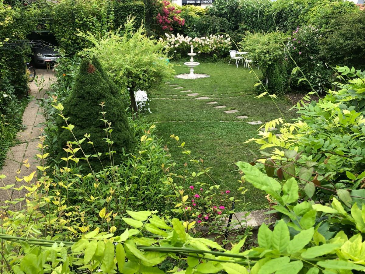 Home Sweet Home Garden Bourges Bagian luar foto